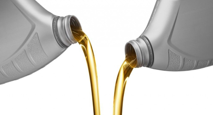 ¿Vale el lubricante de coche para mi moto?